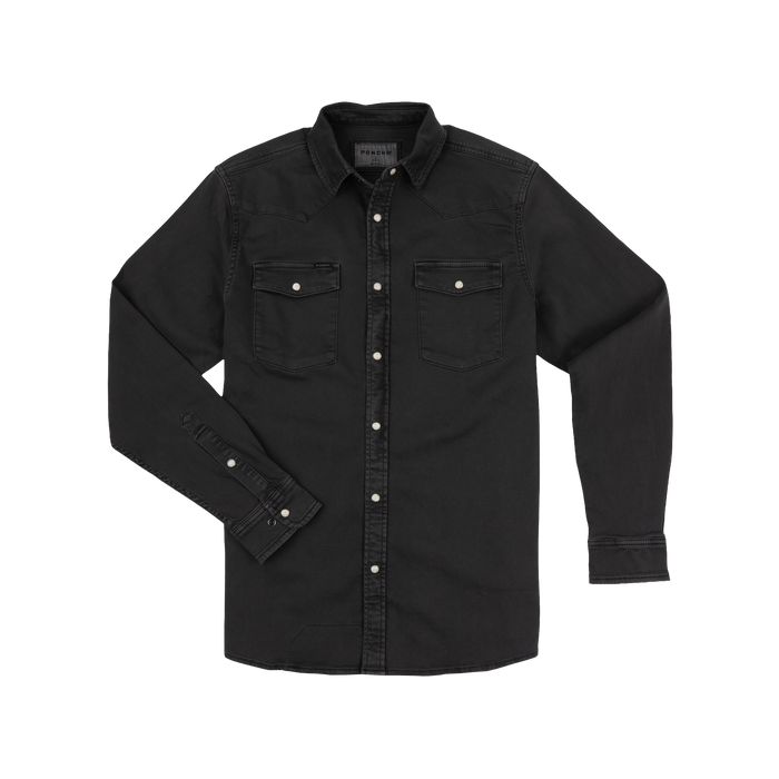 The Matamoros black button-up shirt with two chest pockets, designed for outdoors and everyday wear.